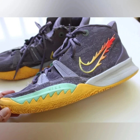 Nike Kyrie Daybreak shoes 7youth - Picture 3 of 15